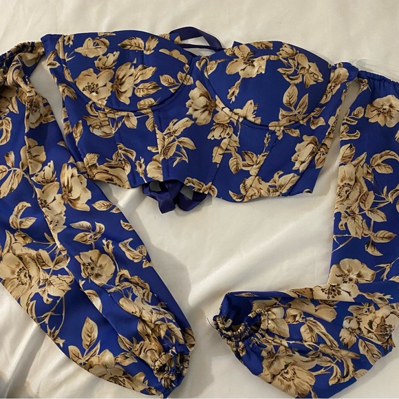 Floral Print Off Shoulder
Lantern Sleeve - Picture 2 of 2